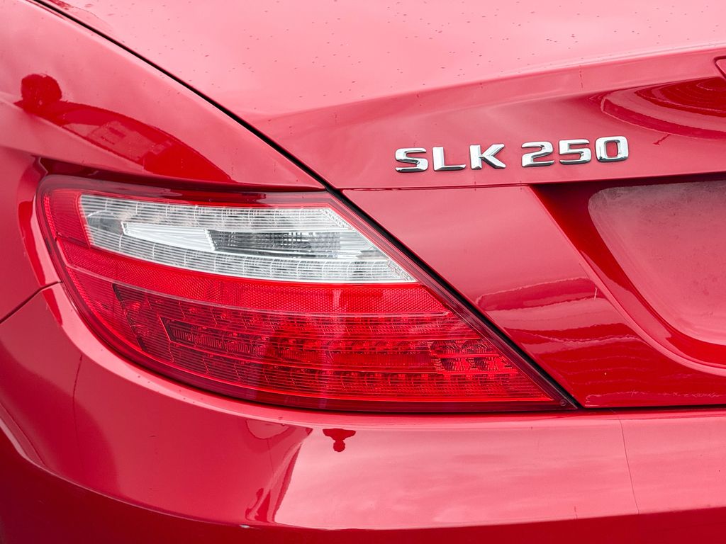 Thumbnail: 2015 Mercedes-Benz SLK - 10