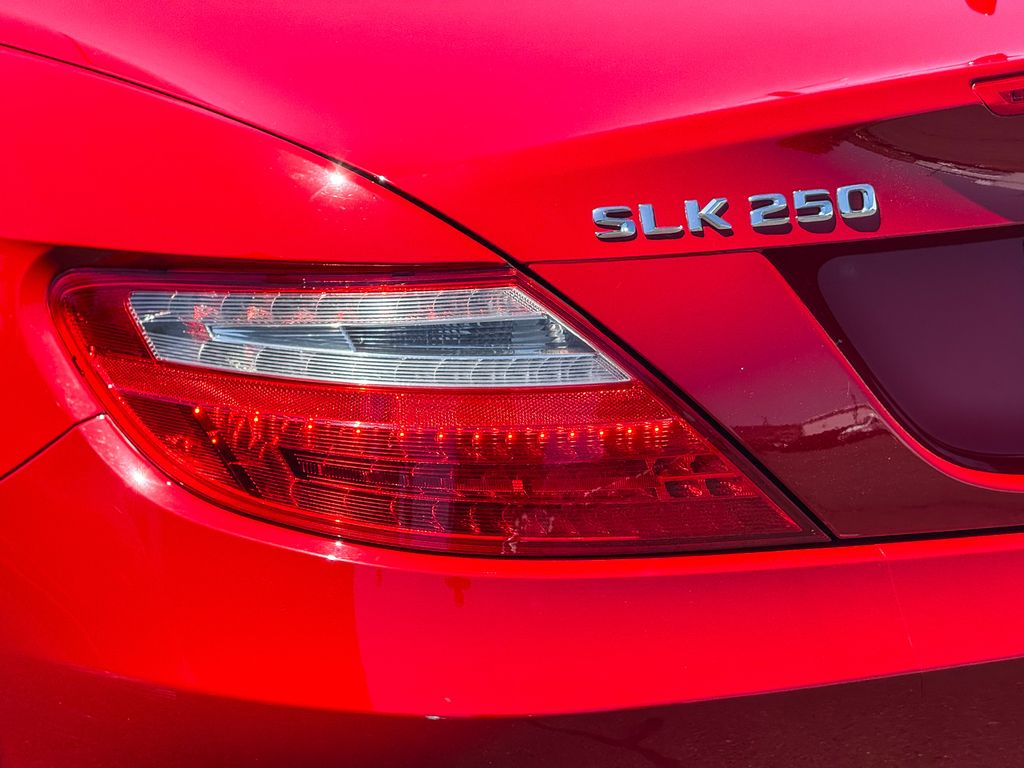 Thumbnail: 2015 Mercedes-Benz SLK - 19