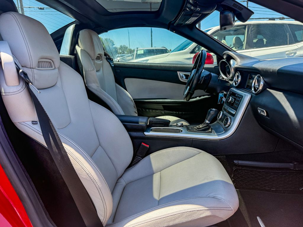 Thumbnail: 2015 Mercedes-Benz SLK - 9