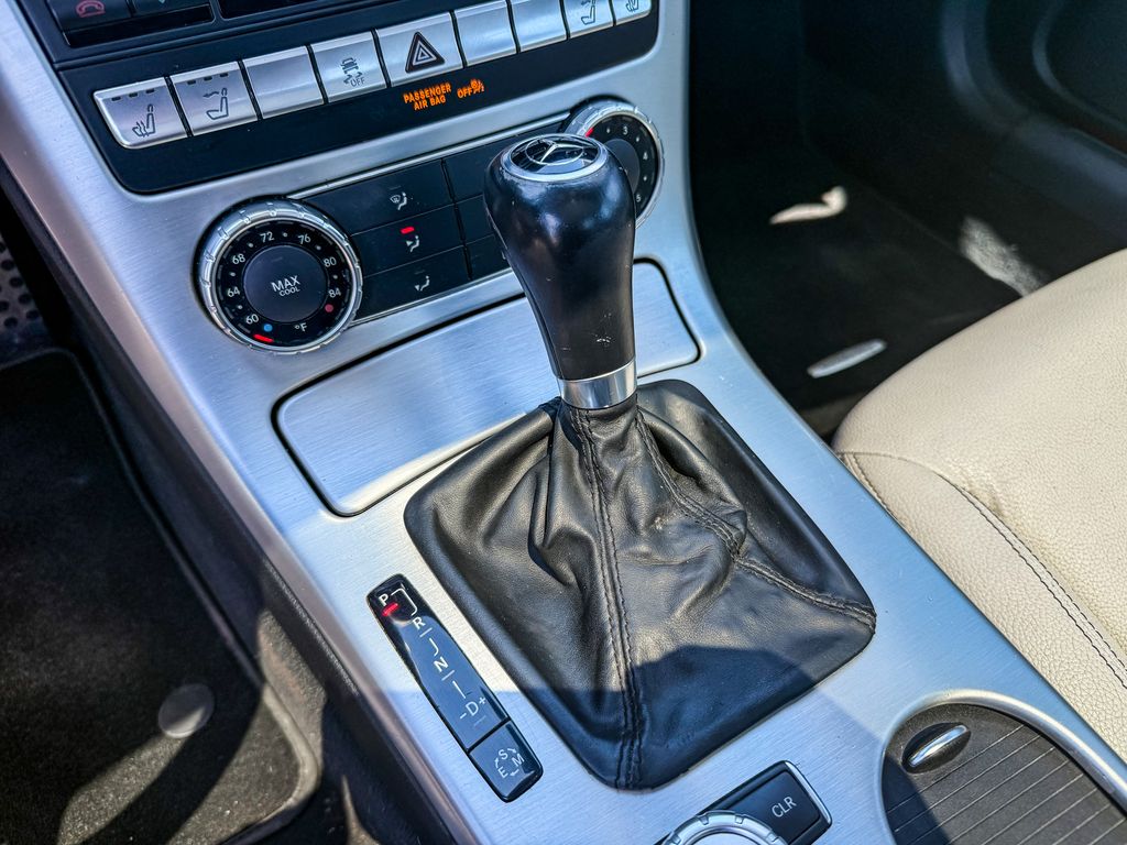 Thumbnail: 2015 Mercedes-Benz SLK - 12