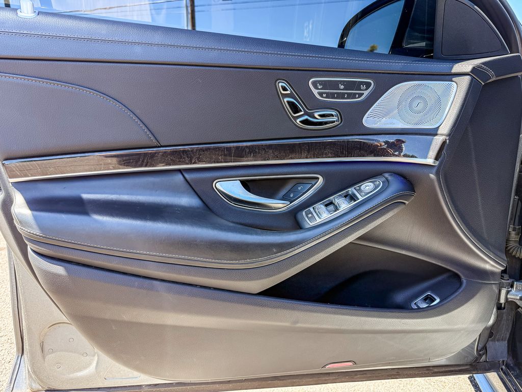 Thumbnail: 2019 Mercedes-Benz S-Class - 24