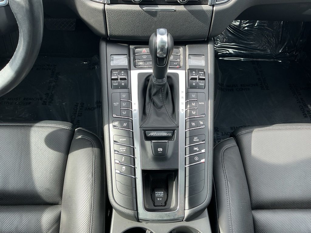 Thumbnail: 2015 Porsche Macan - 31