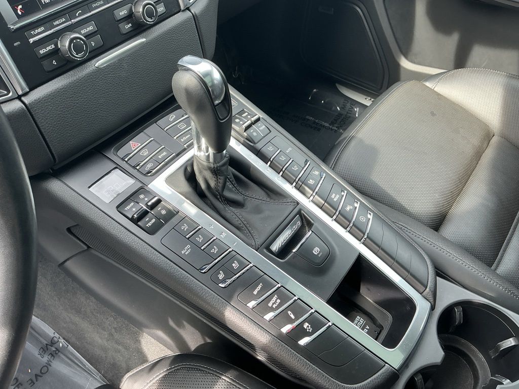 Thumbnail: 2015 Porsche Macan - 15