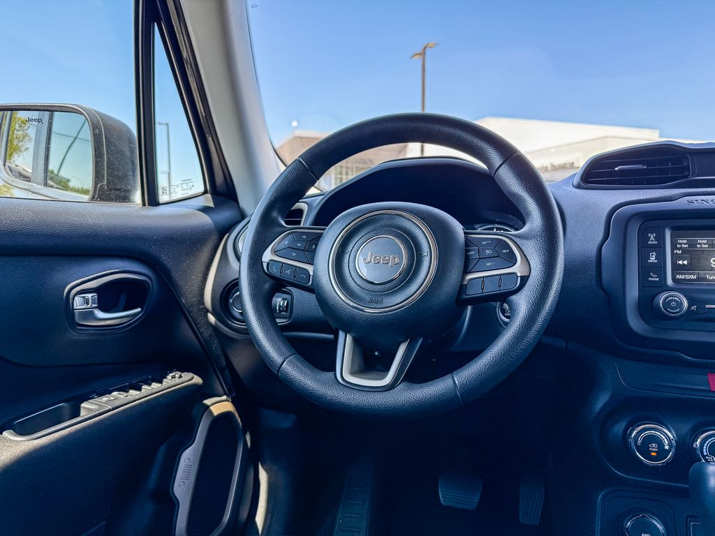 Thumbnail: 2017 Jeep Renegade - 8