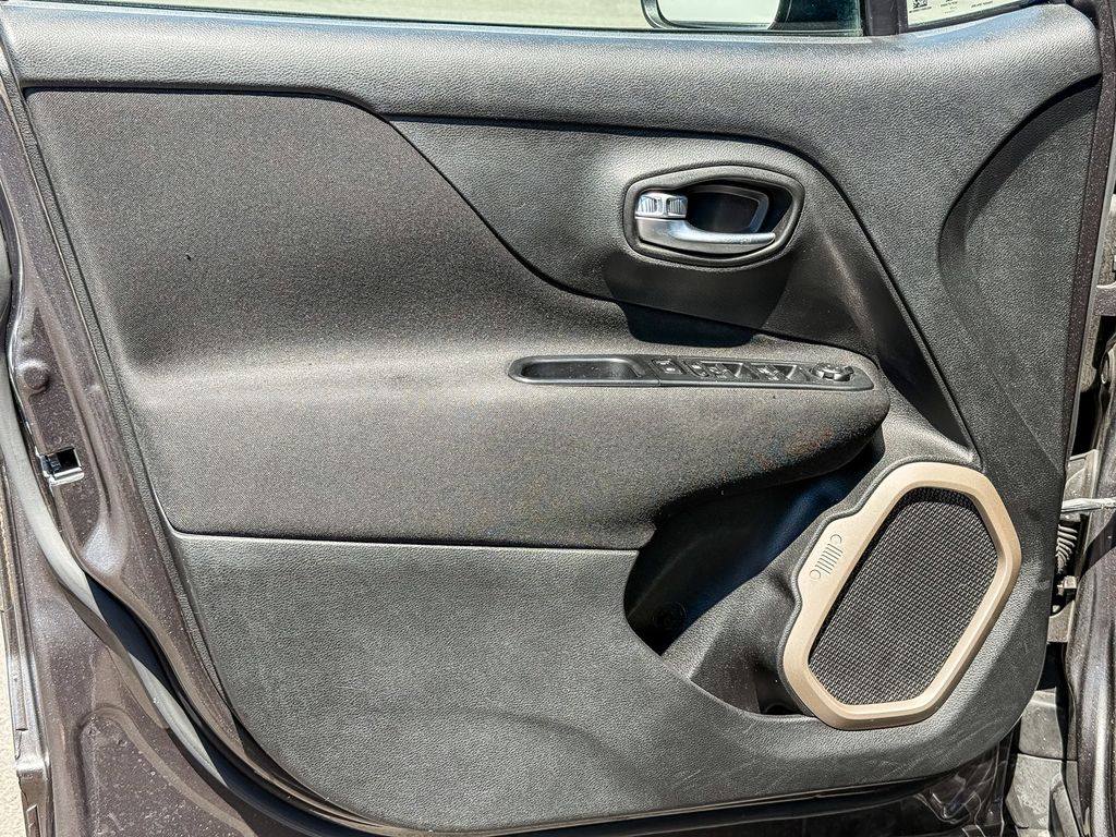 Thumbnail: 2017 Jeep Renegade - 24