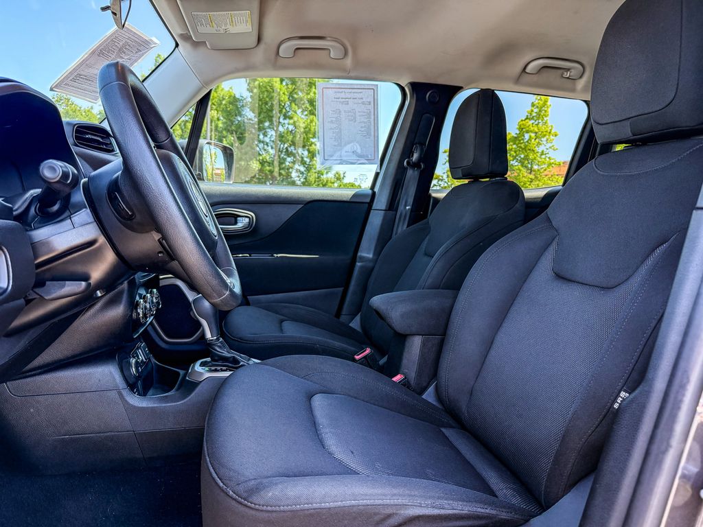Thumbnail: 2017 Jeep Renegade - 10