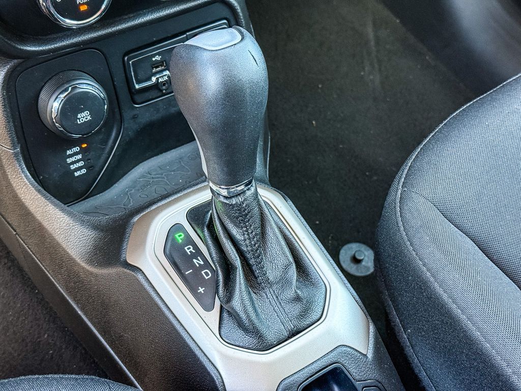 Thumbnail: 2017 Jeep Renegade - 13