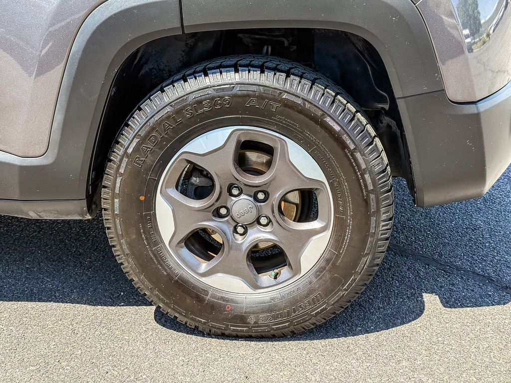 Thumbnail: 2017 Jeep Renegade - 6