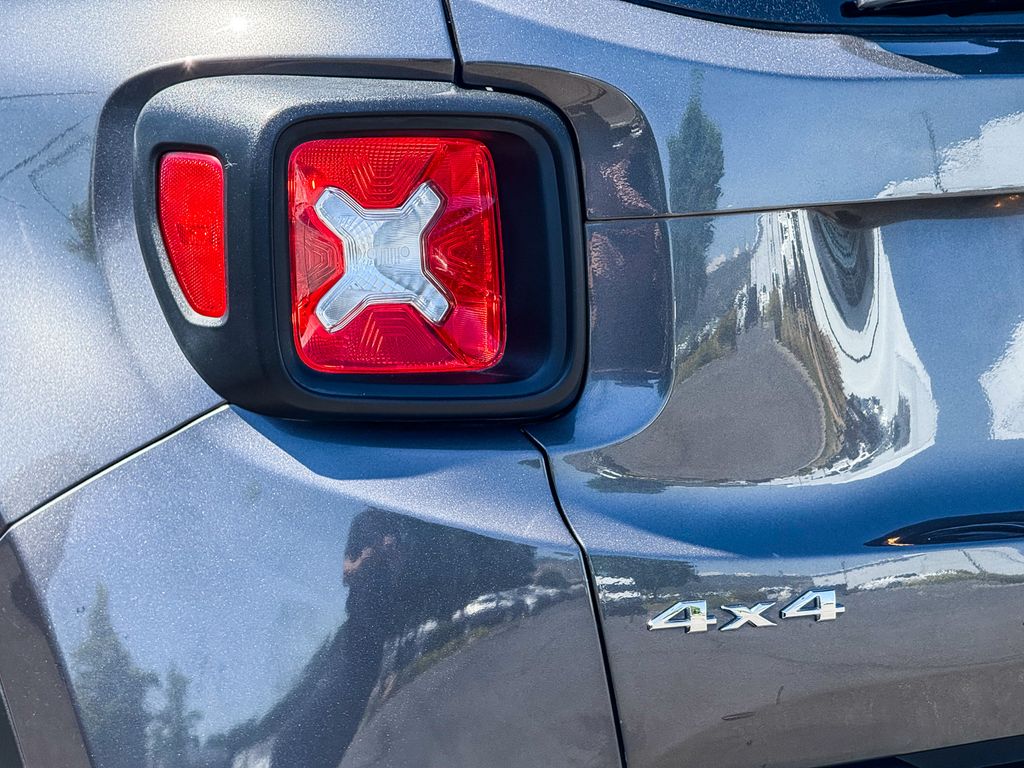 Thumbnail: 2017 Jeep Renegade - 20