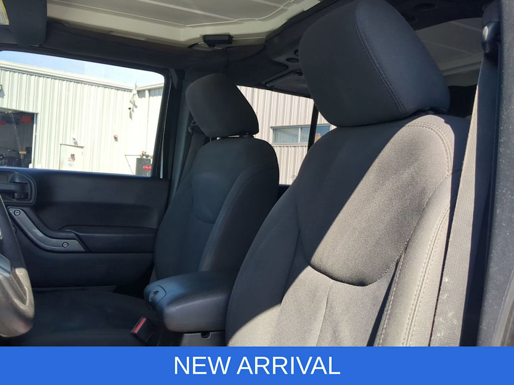 Thumbnail: 2016 Jeep Wrangler - 13