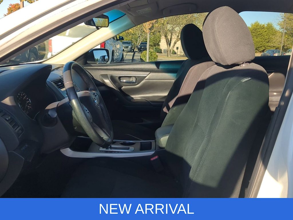 Thumbnail: 2015 Nissan Altima - 11