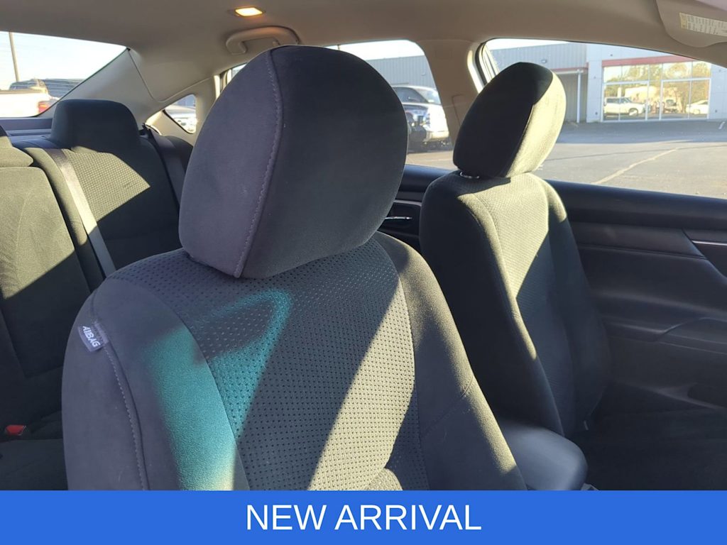 Thumbnail: 2015 Nissan Altima - 33