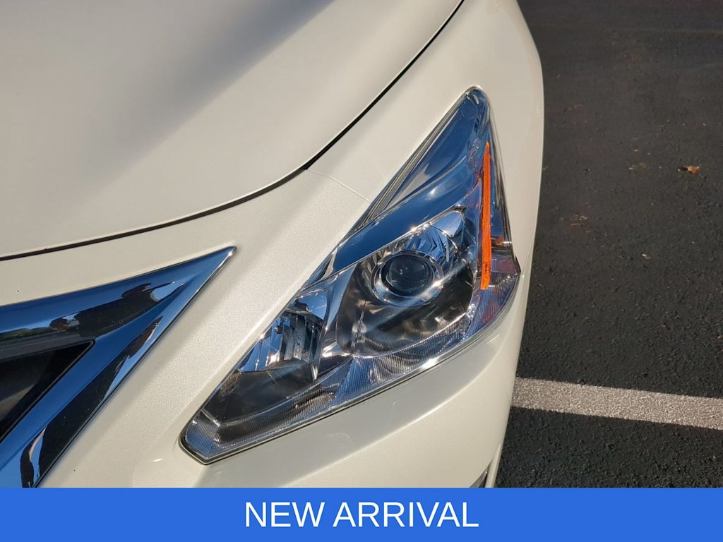 Thumbnail: 2015 Nissan Altima - 28