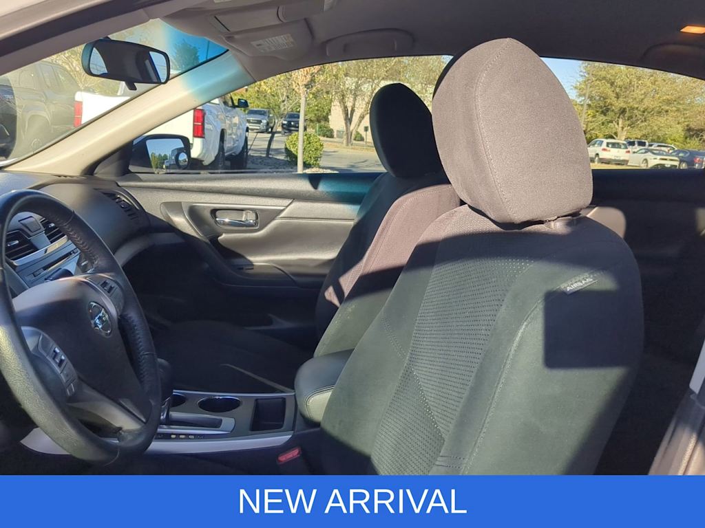 Thumbnail: 2015 Nissan Altima - 12