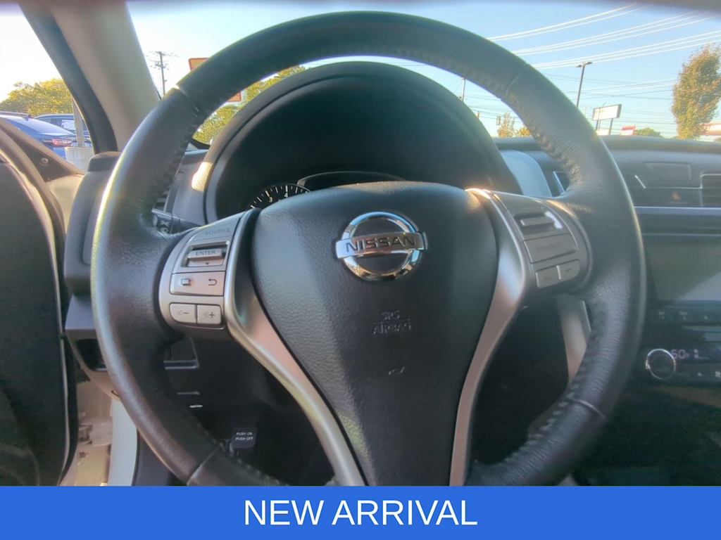 Thumbnail: 2015 Nissan Altima - 10