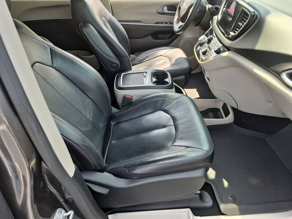 Thumbnail: 2022 Chrysler Pacifica - 10
