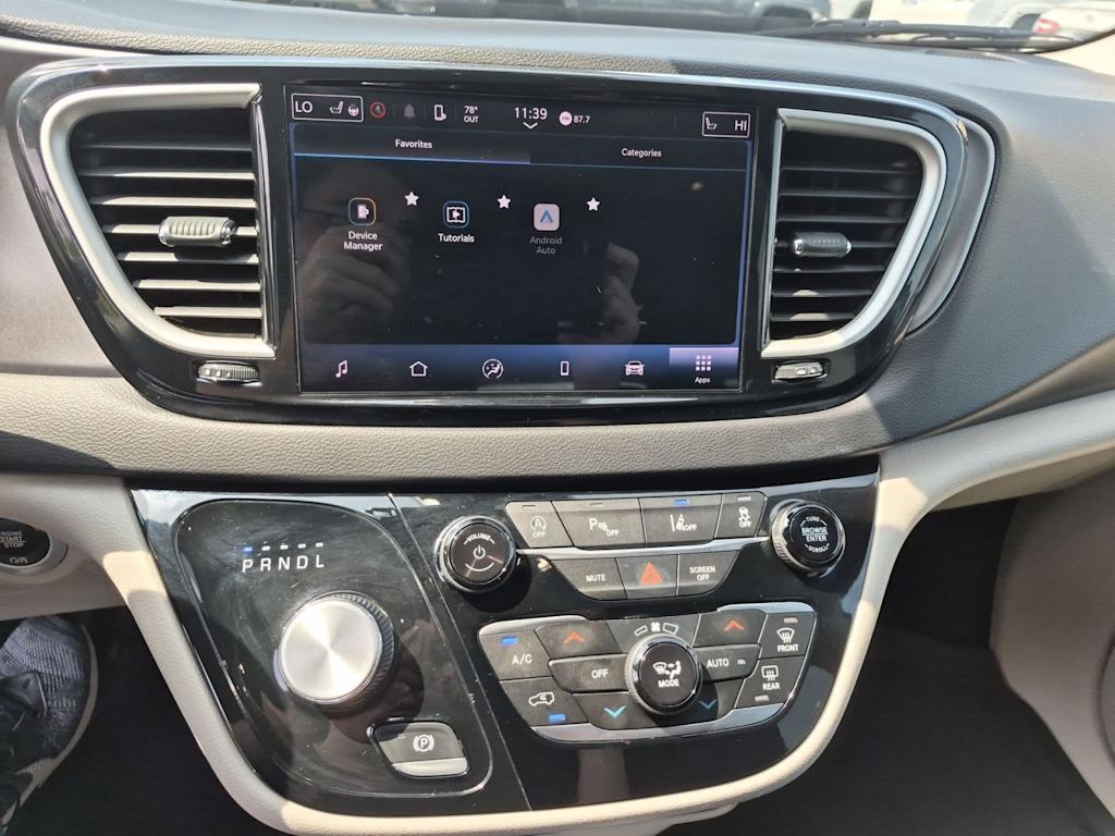 Thumbnail: 2022 Chrysler Pacifica - 23