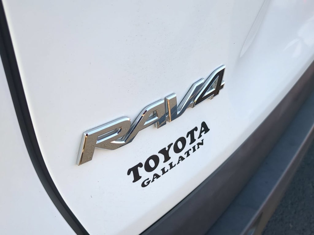 Thumbnail: 2022 Toyota RAV4 - 7