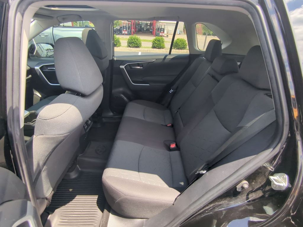 Thumbnail: 2022 Toyota RAV4 - 12