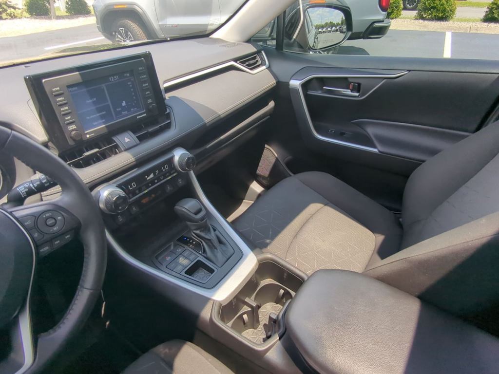 Thumbnail: 2022 Toyota RAV4 - 9