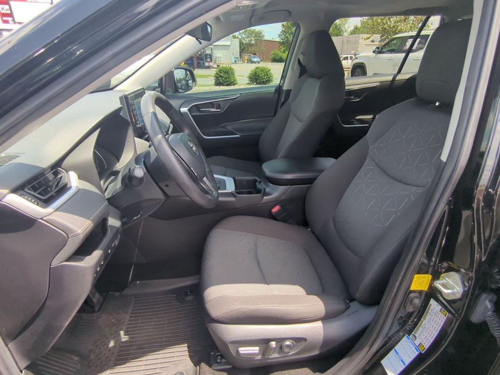 Thumbnail: 2022 Toyota RAV4 - 10