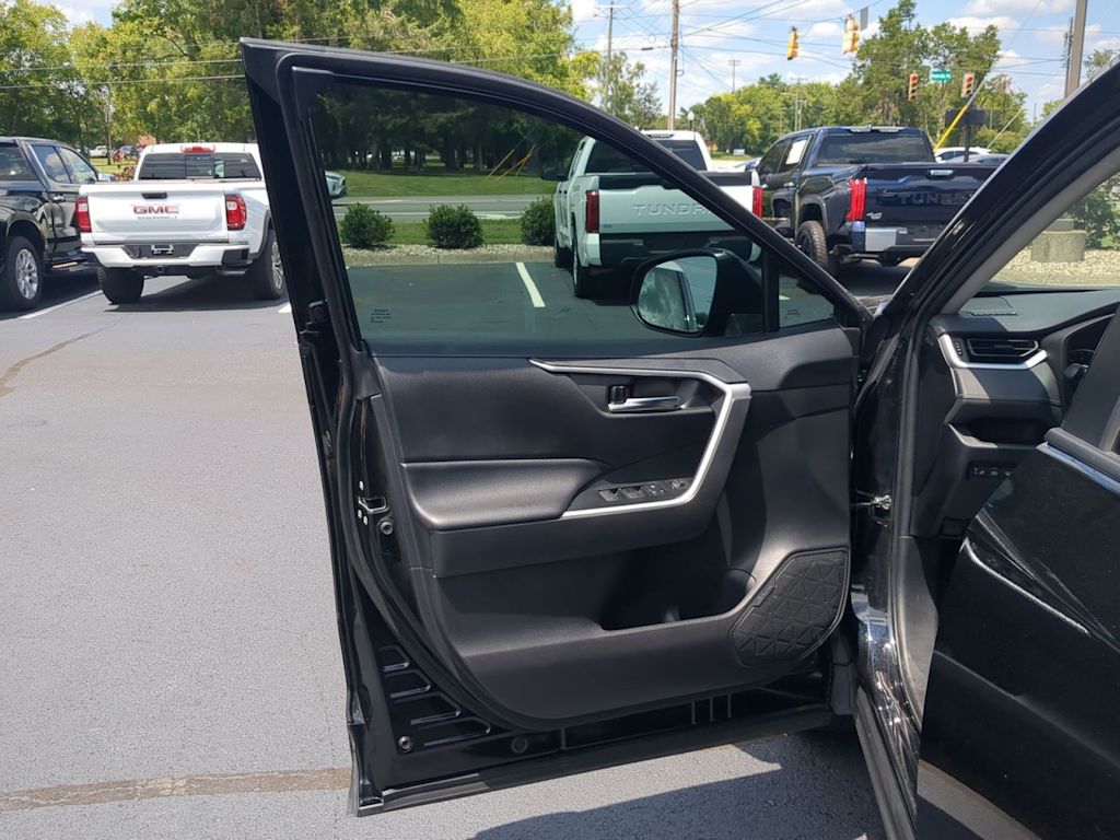 Thumbnail: 2022 Toyota RAV4 - 32
