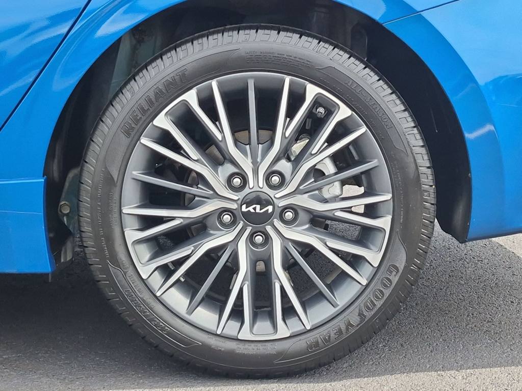 Thumbnail: 2023 Kia Forte - 8
