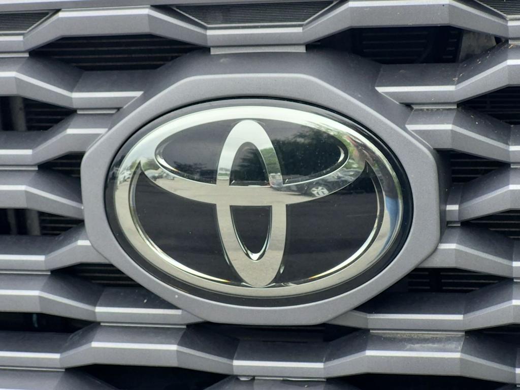 Thumbnail: 2023 Toyota Tacoma - 7