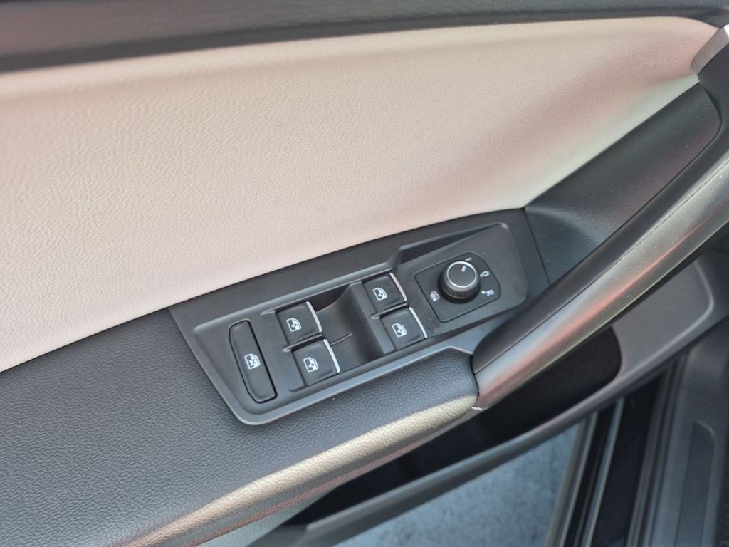 Thumbnail: 2021 Volkswagen Tiguan - 20