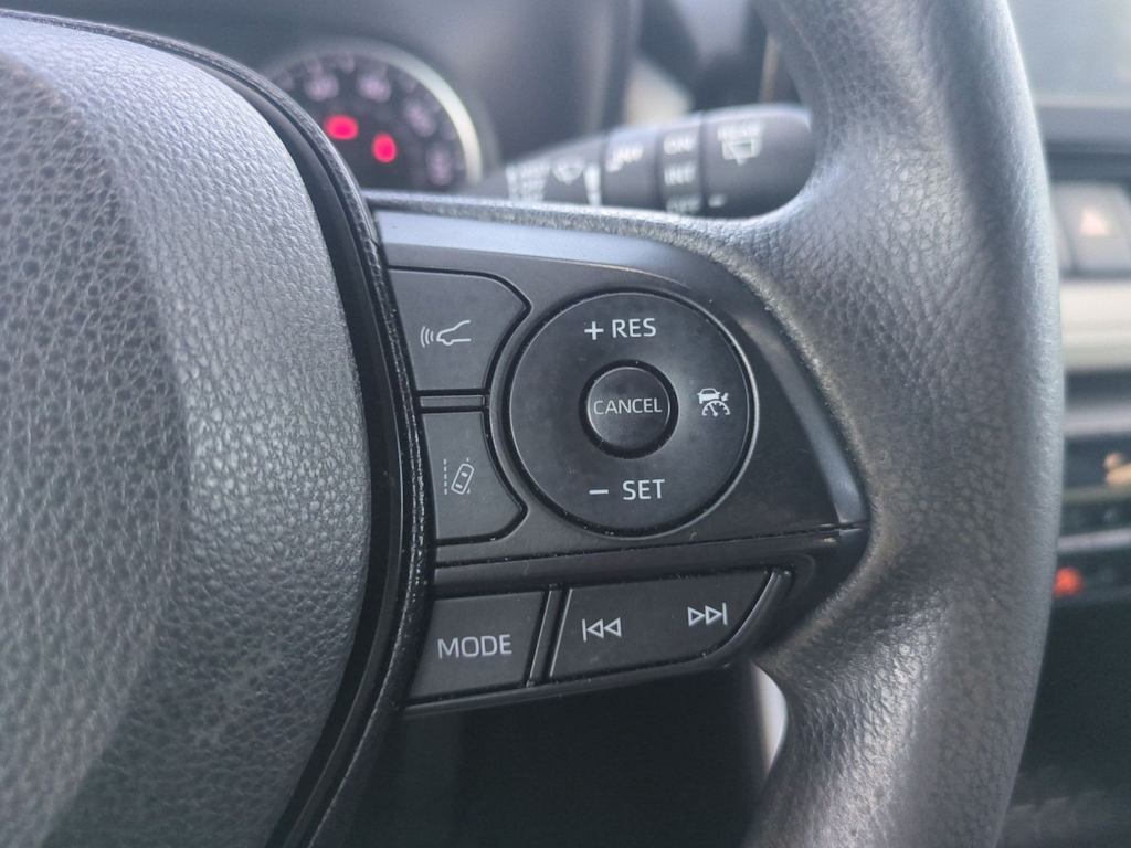Thumbnail: 2021 Toyota RAV4 - 32