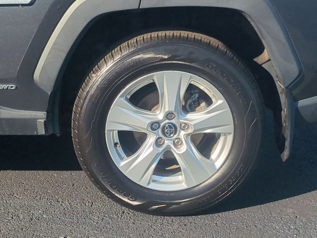Thumbnail: 2021 Toyota RAV4 - 8