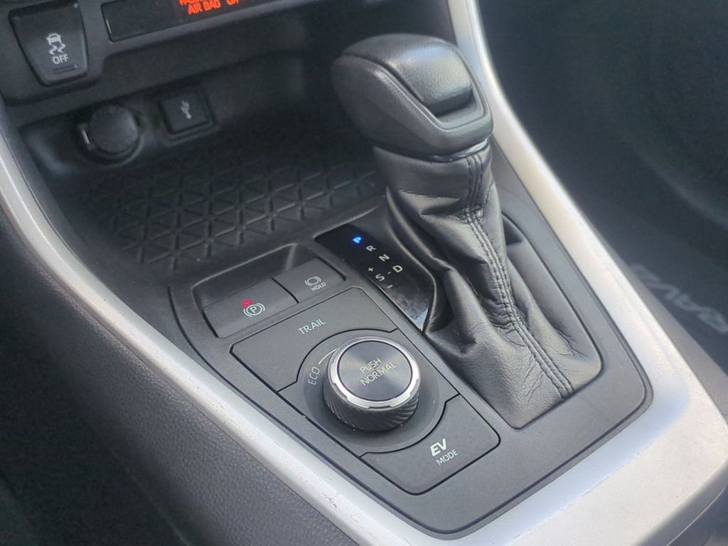 Thumbnail: 2021 Toyota RAV4 - 15