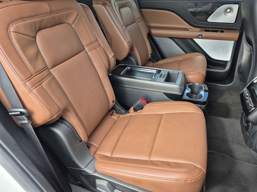 Thumbnail: 2020 Lincoln Aviator - 28