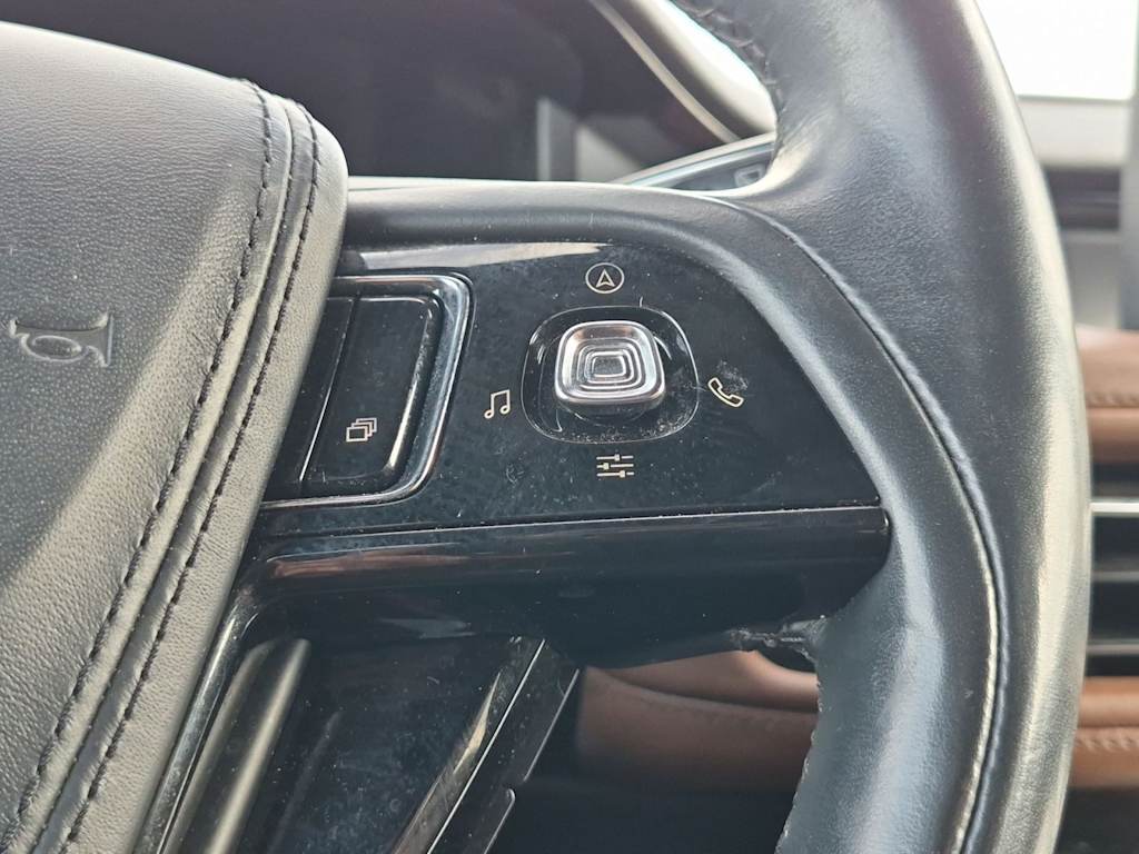 Thumbnail: 2020 Lincoln Aviator - 32