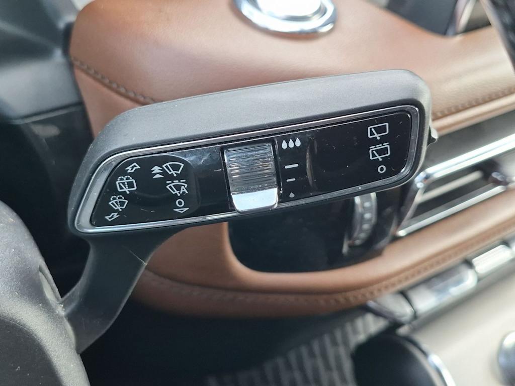 Thumbnail: 2020 Lincoln Aviator - 33