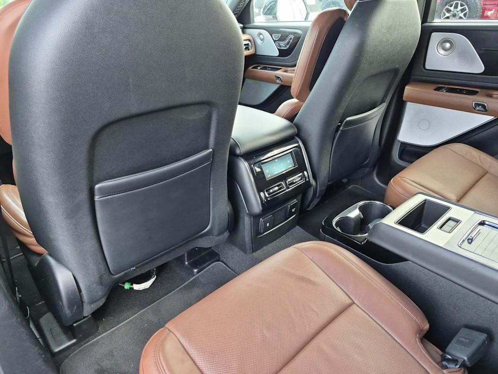 Thumbnail: 2020 Lincoln Aviator - 26