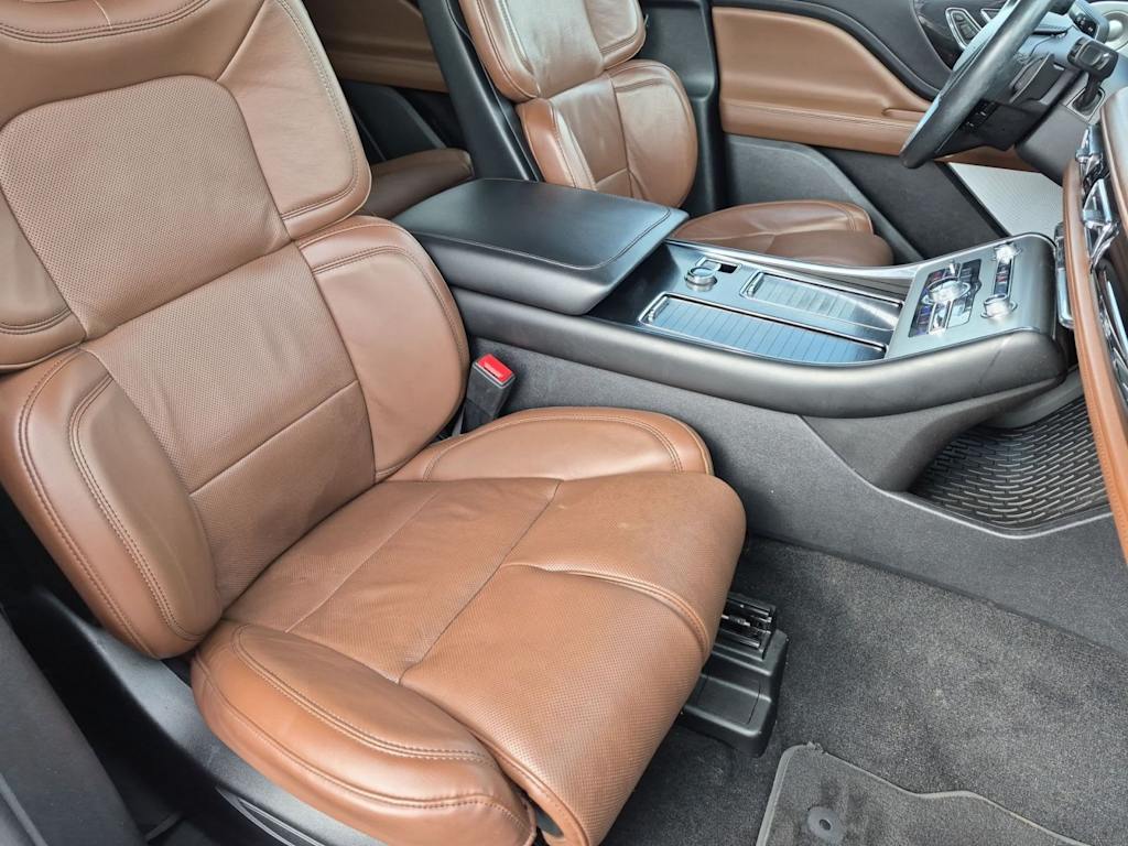 Thumbnail: 2020 Lincoln Aviator - 30