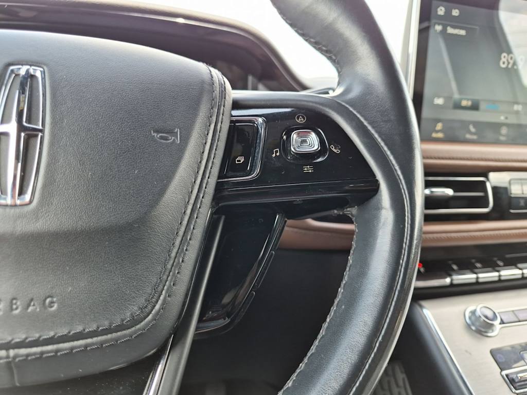 Thumbnail: 2020 Lincoln Aviator - 31