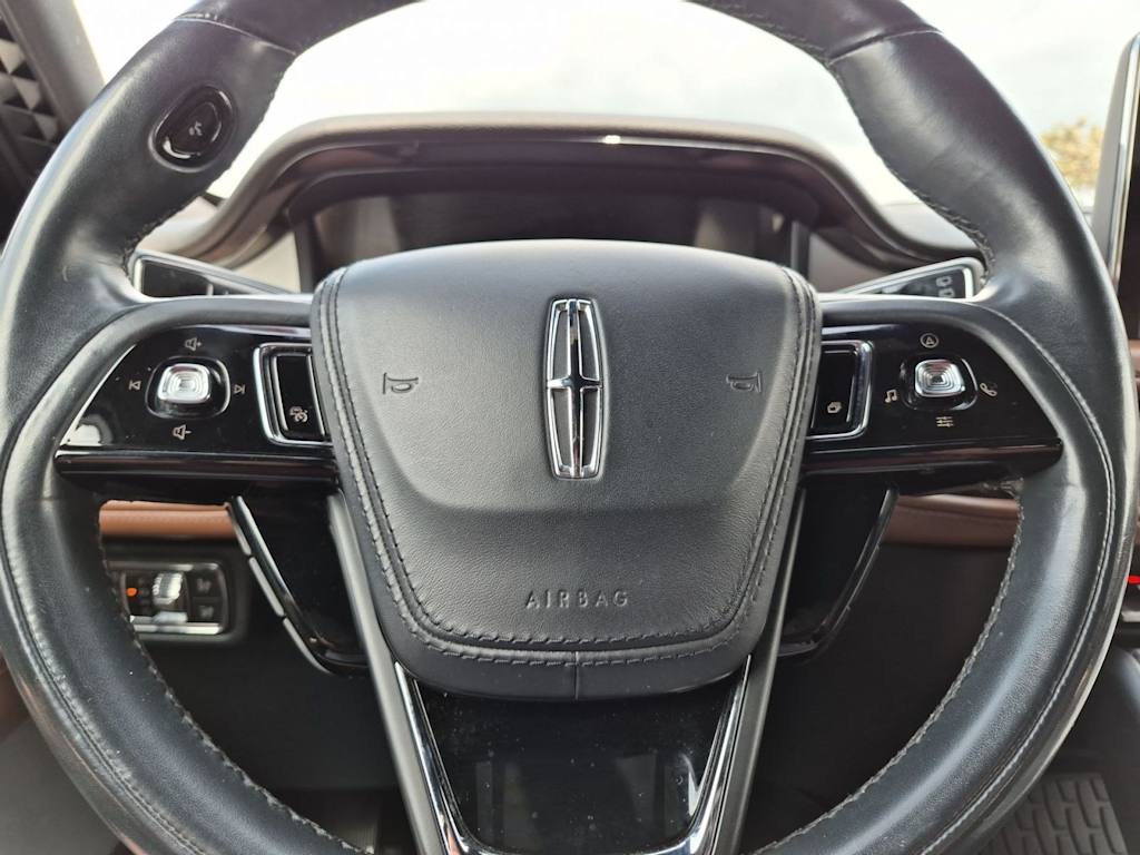 Thumbnail: 2020 Lincoln Aviator - 29