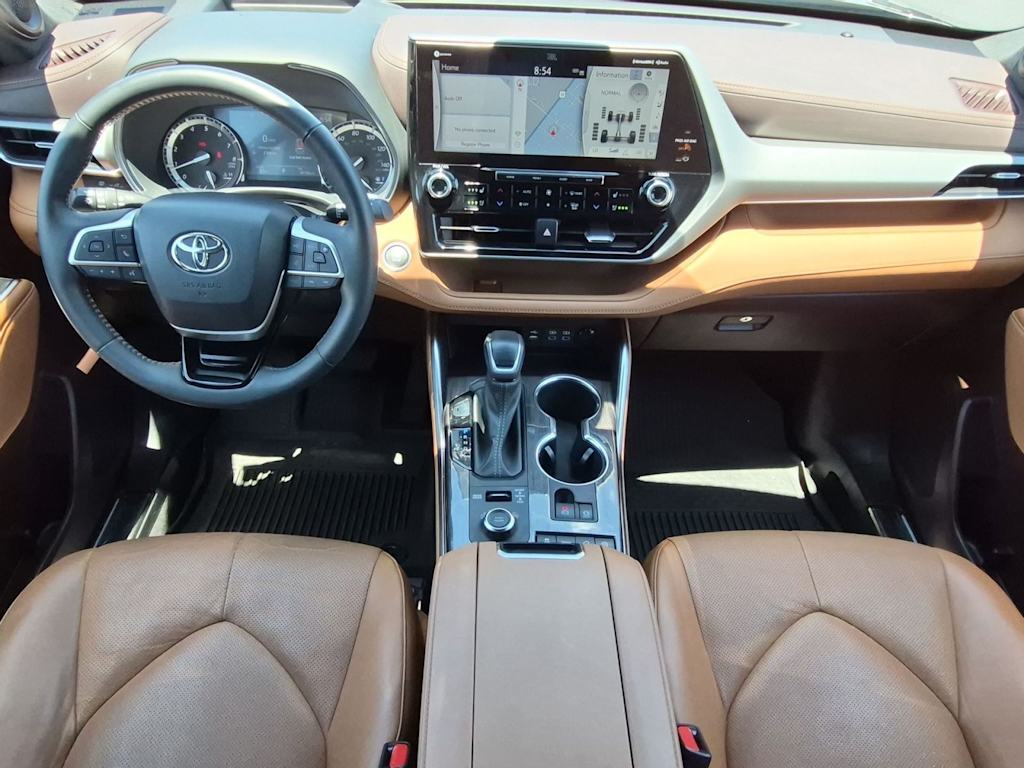 Thumbnail: 2022 Toyota Highlander - 10