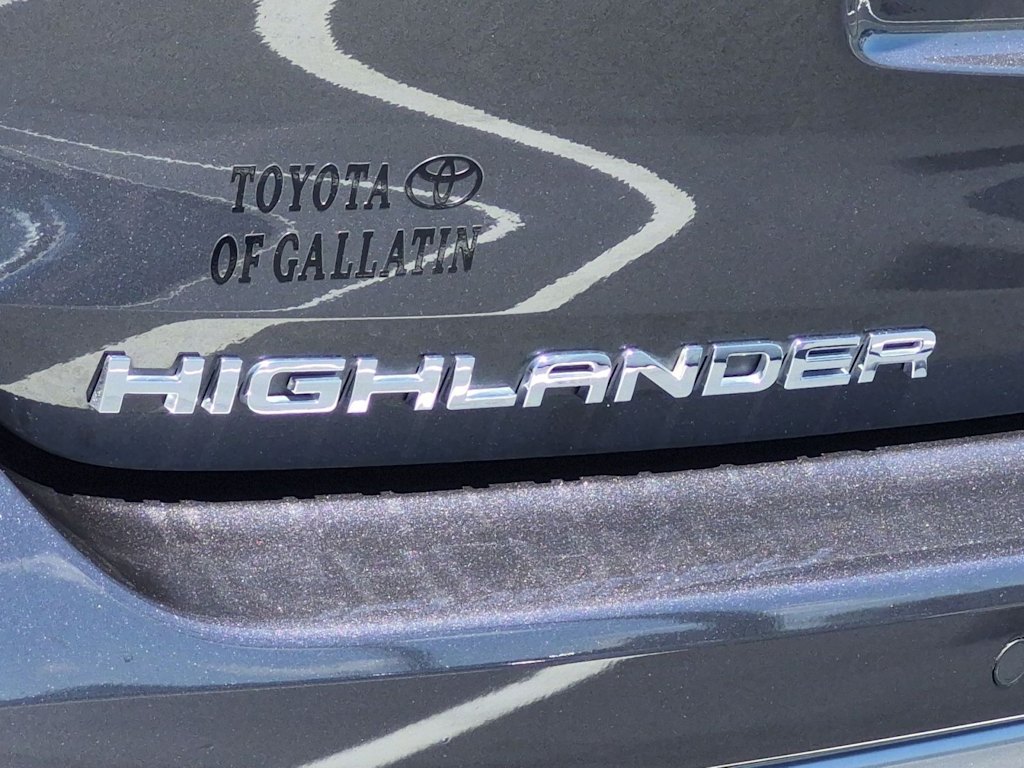 Thumbnail: 2022 Toyota Highlander - 25