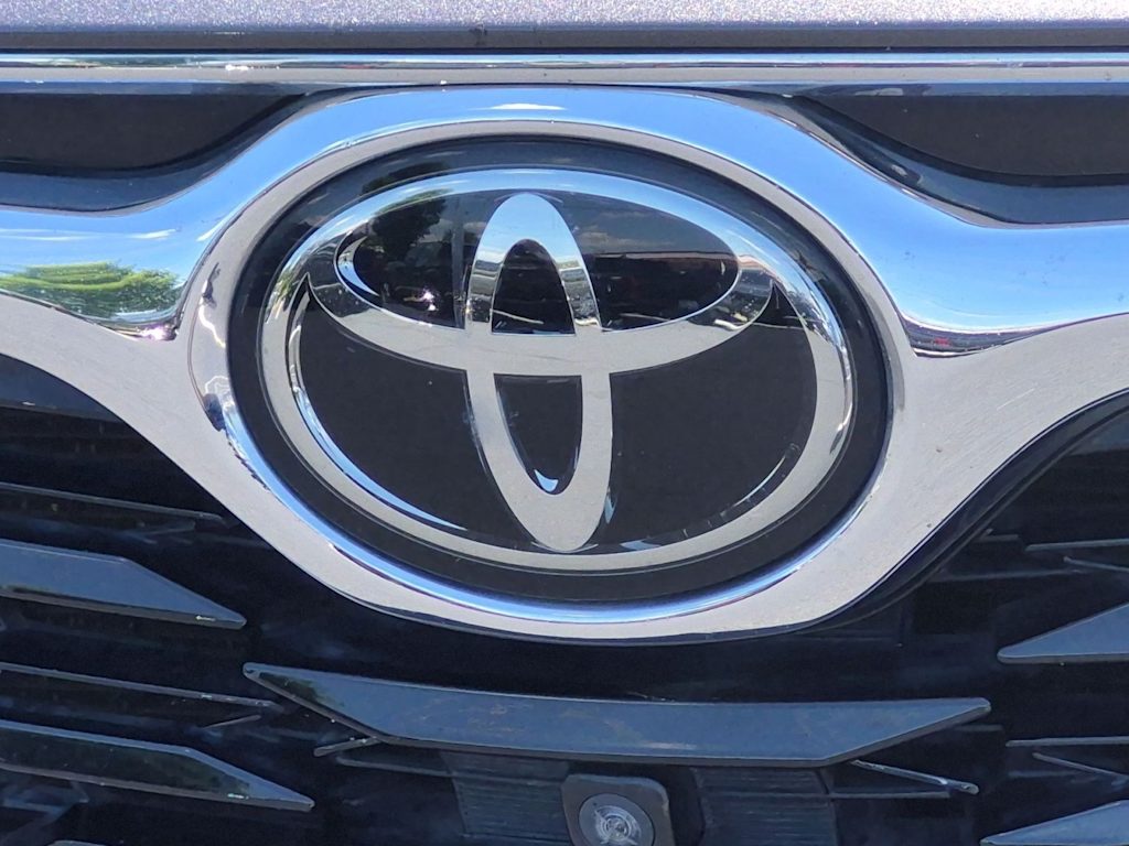Thumbnail: 2022 Toyota Highlander - 7