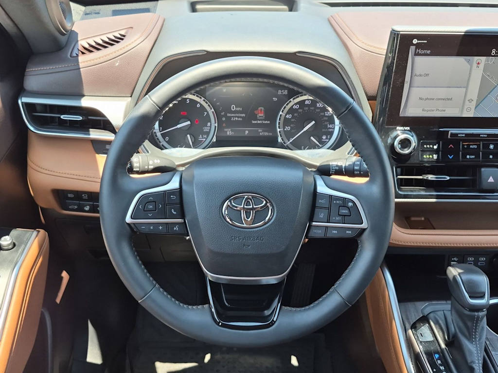 Thumbnail: 2022 Toyota Highlander - 14