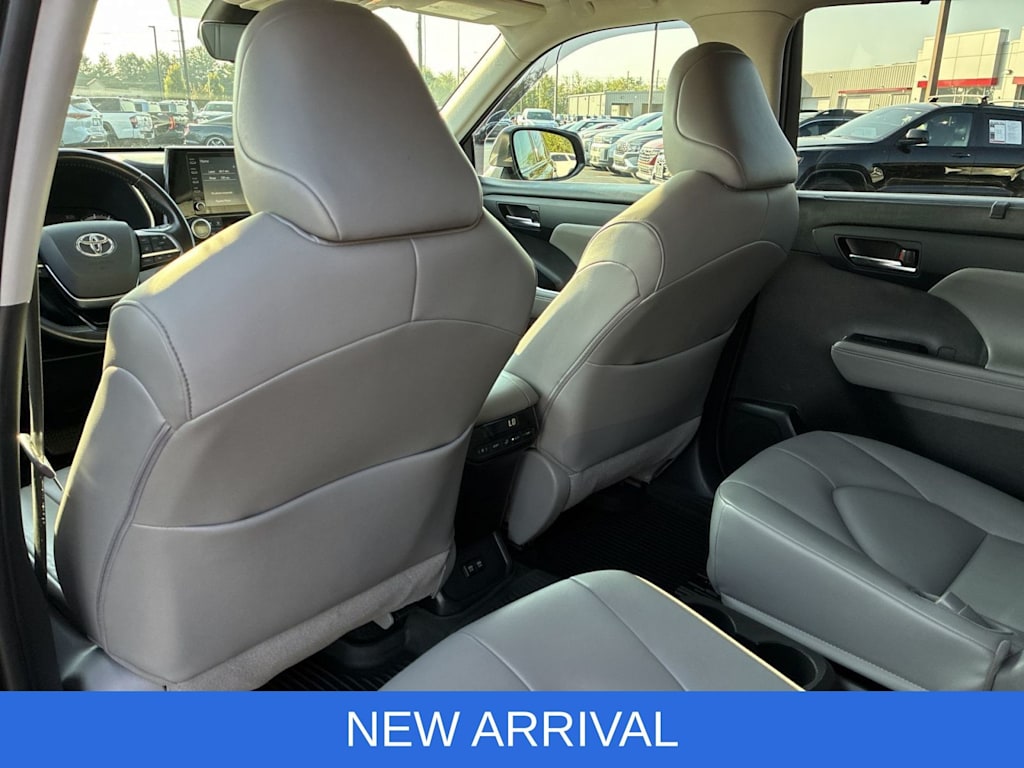 Thumbnail: 2021 Toyota Highlander - 12