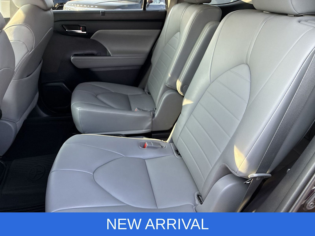 Thumbnail: 2021 Toyota Highlander - 25