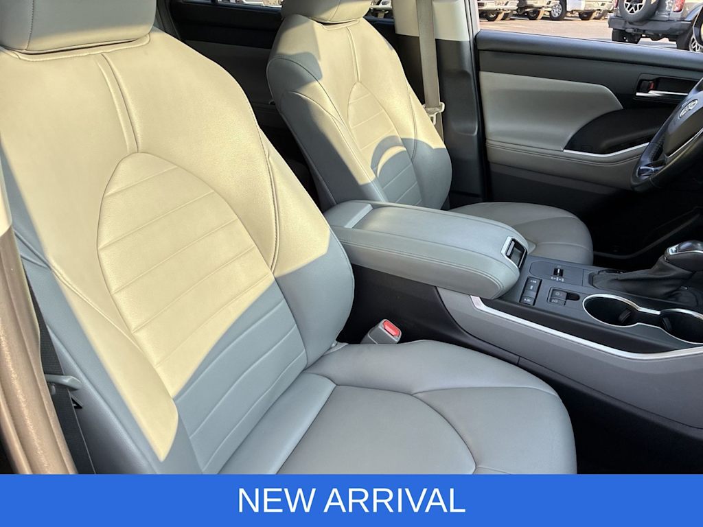 Thumbnail: 2021 Toyota Highlander - 26