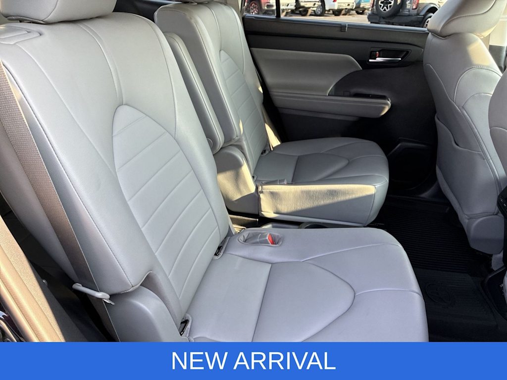 Thumbnail: 2021 Toyota Highlander - 11