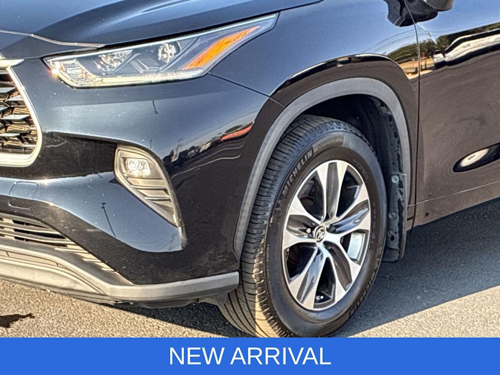 Thumbnail: 2021 Toyota Highlander - 8