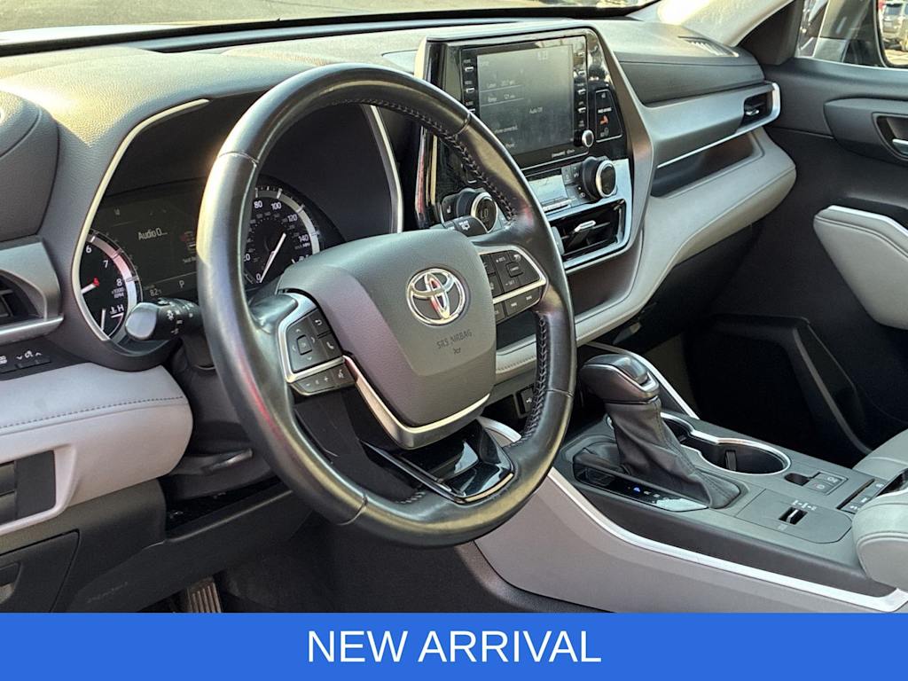 Thumbnail: 2021 Toyota Highlander - 2