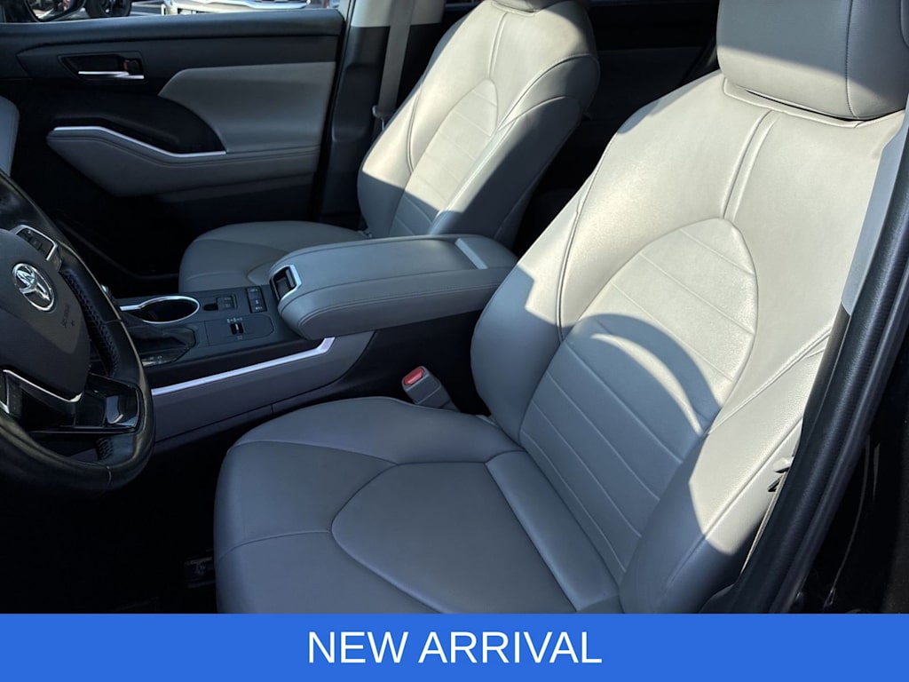 Thumbnail: 2021 Toyota Highlander - 10
